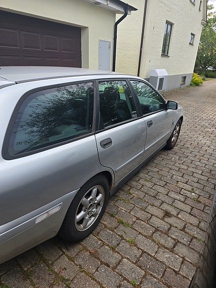 Volvo V40 4 of 5