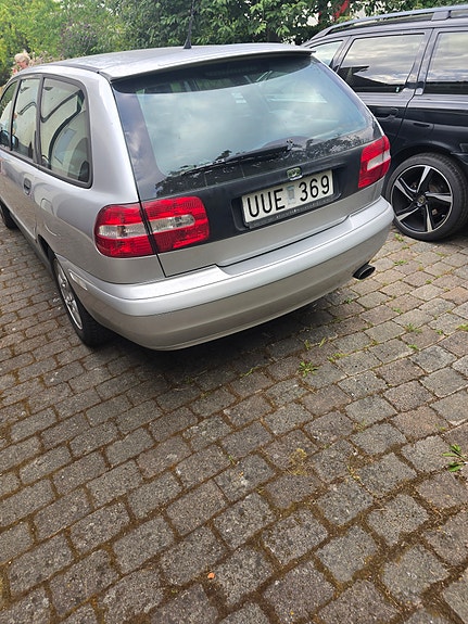 Volvo V40 3 of 5