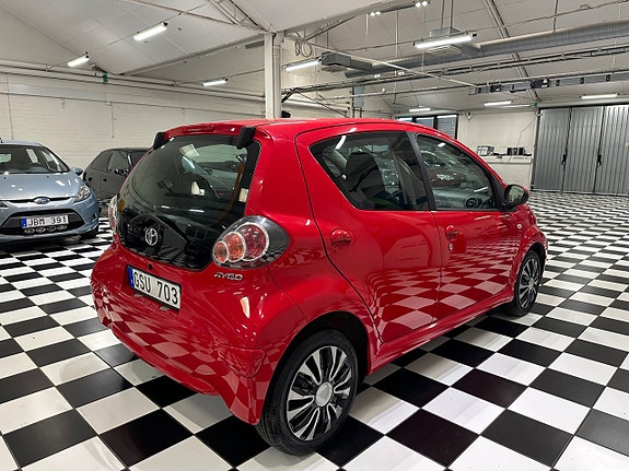 Toyota Aygo 4 of 5