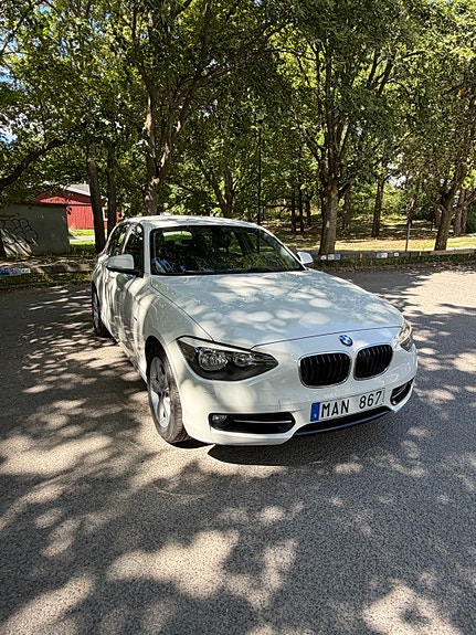BMW 116i 4 of 6