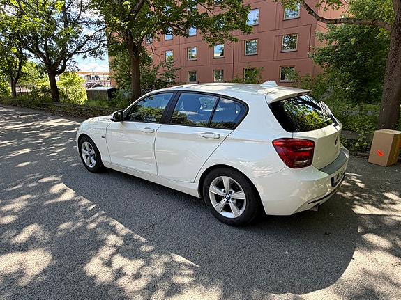 BMW 116i 3 of 6