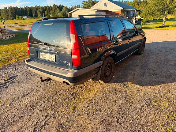 Volvo XC70 3 of 5