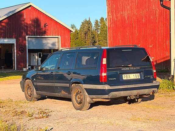 Volvo XC70 4 of 5