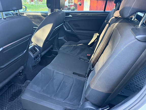 Volkswagen Tiguan Allspace 8 of 12