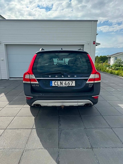 Volvo XC70 2 of 5