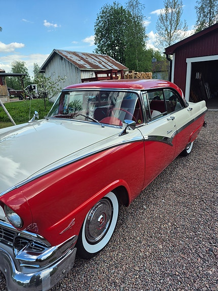 Ford Fairlane 2 of 5