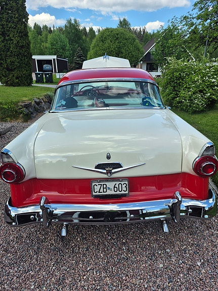 Ford Fairlane 3 of 5