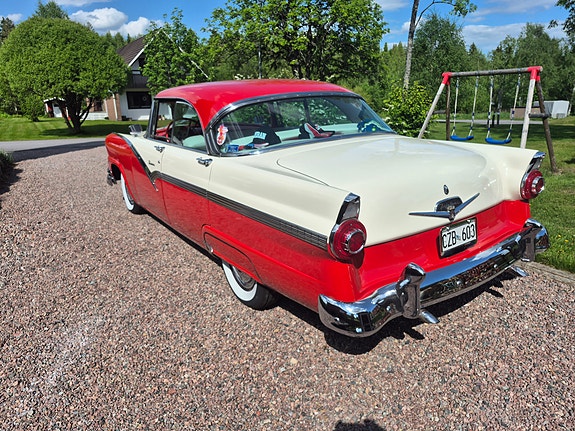 Ford Fairlane 4 of 5
