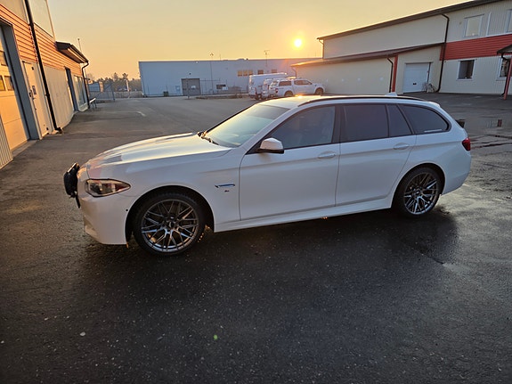 BMW 530d 2 of 5