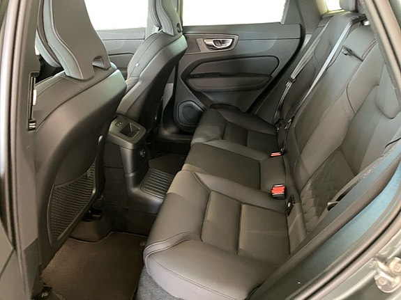 Volvo XC60 7 of 16
