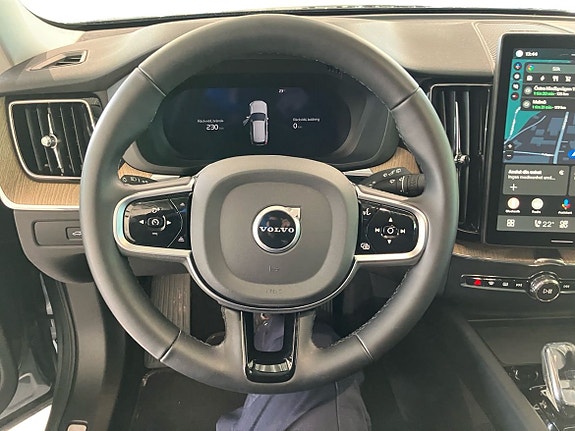 Volvo XC60 11 of 16
