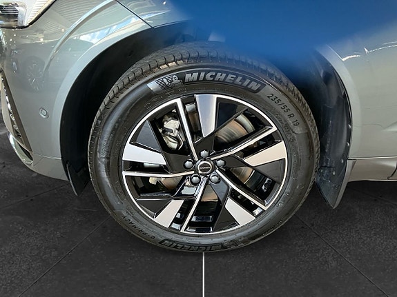 Volvo XC60 10 of 16