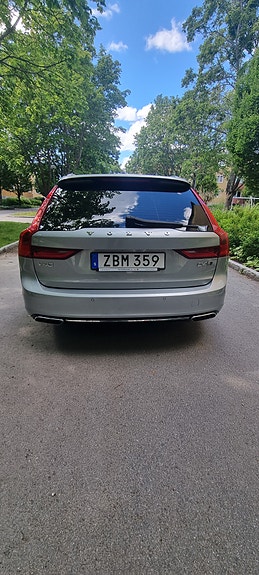 Volvo V90 2 of 5
