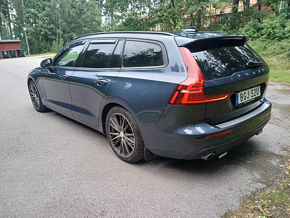 Volvo V60 3 of 5