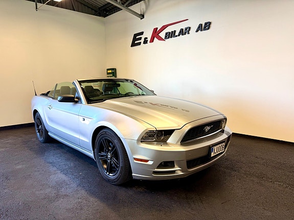 Ford Mustang 8 of 17