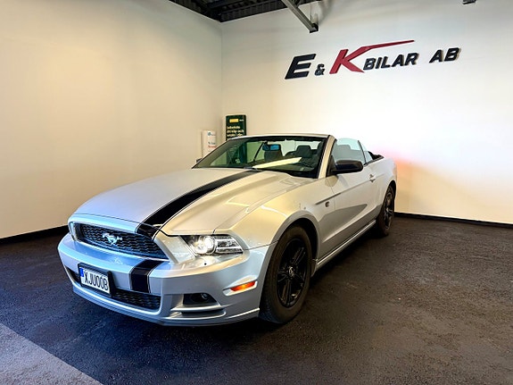 Ford Mustang 2 of 5