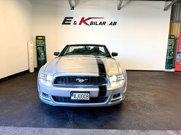 Ford Mustang 3 of 5