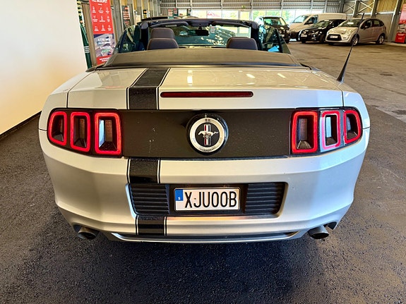 Ford Mustang 6 of 17