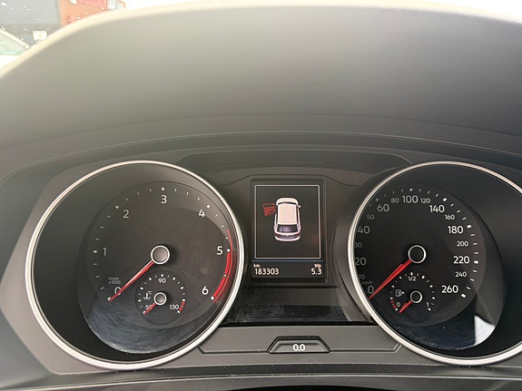 Volkswagen Tiguan 11 of 13