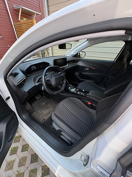 Peugeot e-208 2 of 2