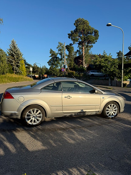 Ford Focus CC 3 of 5