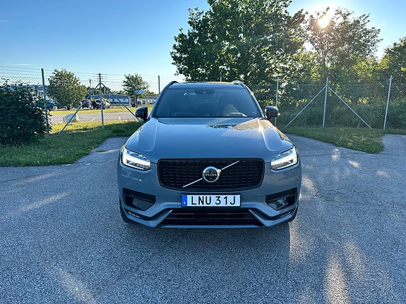 Volvo XC90 2 of 5