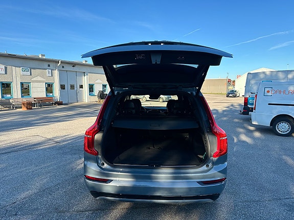 Volvo XC90 11 of 30