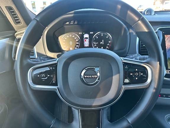 Volvo XC90 18 of 30