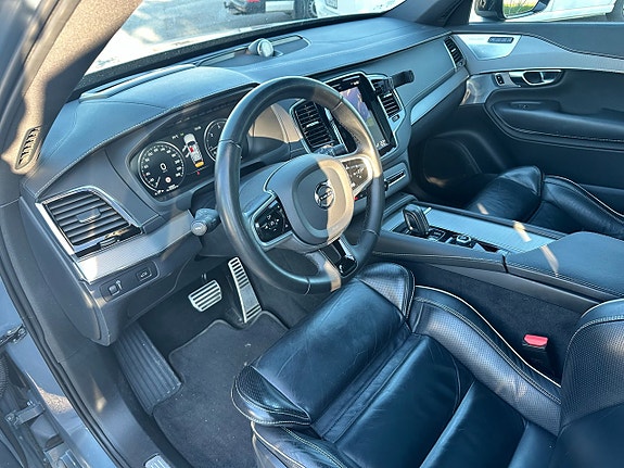 Volvo XC90 16 of 30