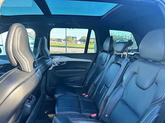 Volvo XC90 30 of 30