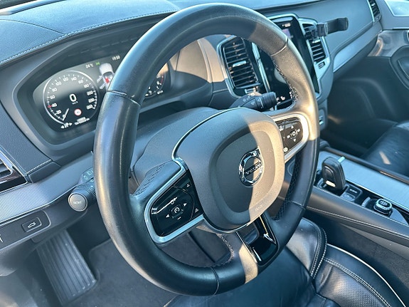Volvo XC90 17 of 30