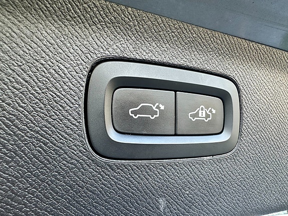 Volvo XC90 13 of 30