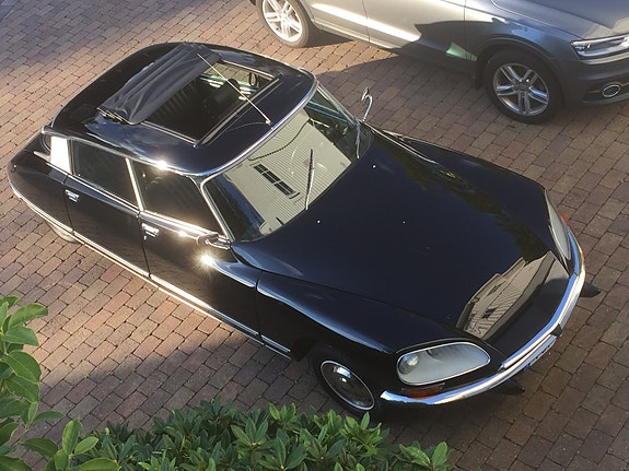 Citroen DS23 2 of 5