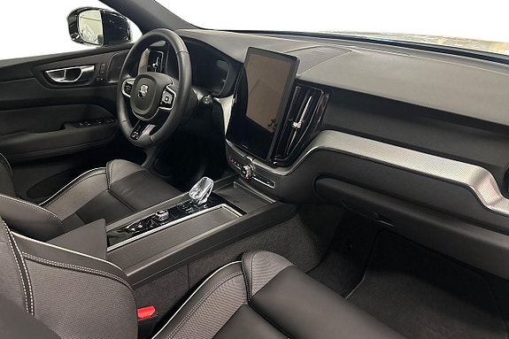 Volvo XC60 15 of 30