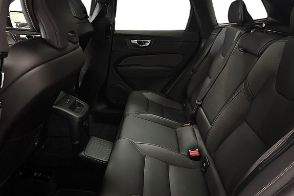Volvo XC60 14 of 30