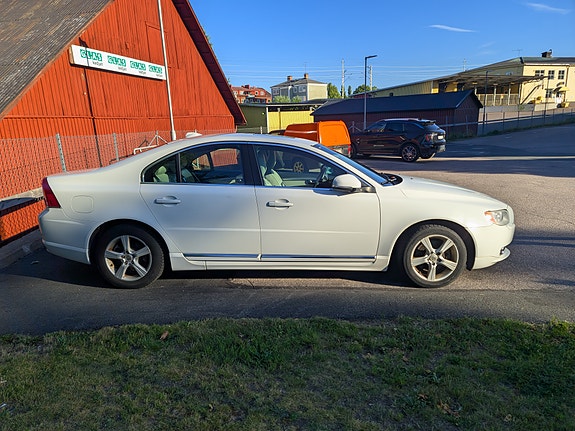 Volvo S80 4 of 5