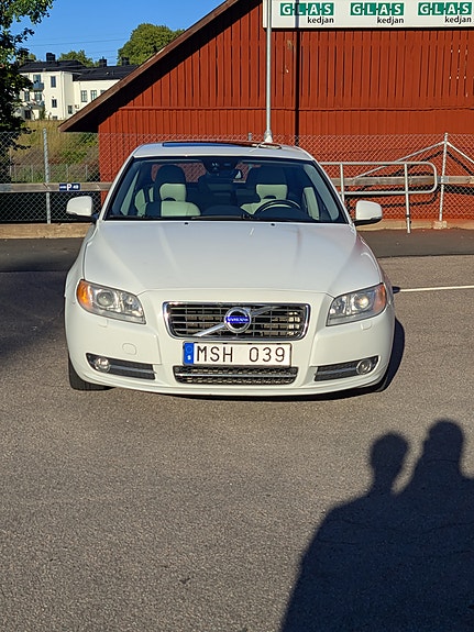 Volvo S80 2 of 5