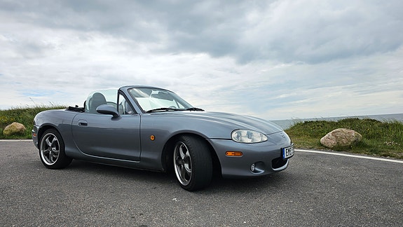 Mazda MX-5 2 of 5