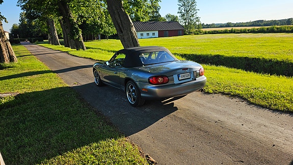 Mazda MX-5 4 of 5