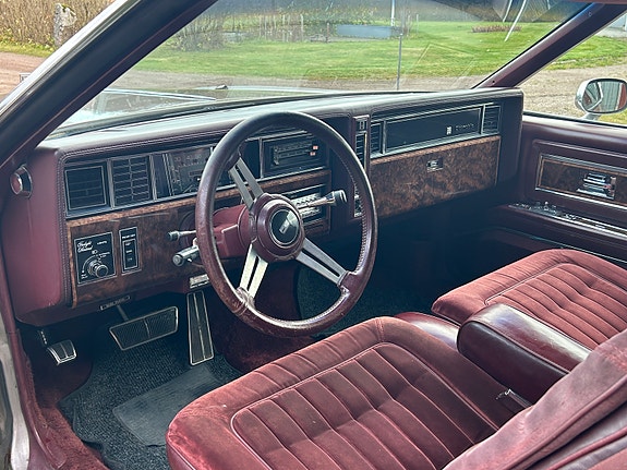 Oldsmobile Toronado 4 of 5