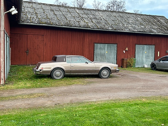 Oldsmobile Toronado 3 of 5
