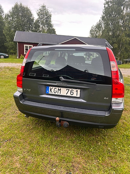 Volvo V70 3 of 5