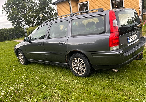 Volvo V70 4 of 5