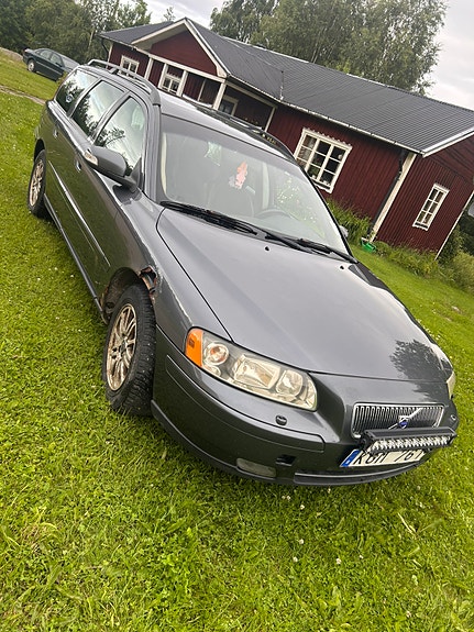 Volvo V70 2 of 5