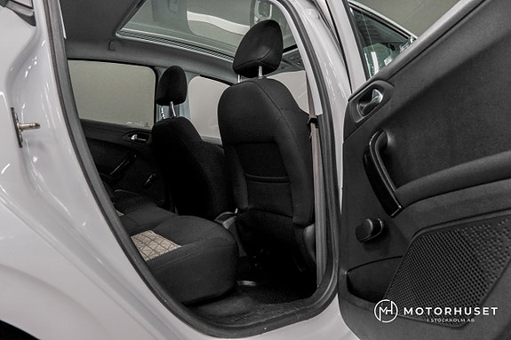 Peugeot 208 11 of 17