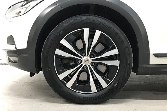 Volvo V90 Cross Country 11 of 30