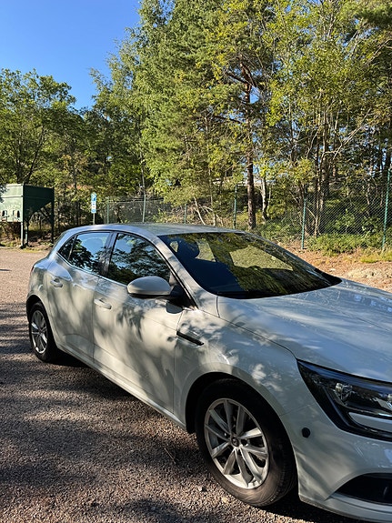 Renault Megane IV 3 of 5