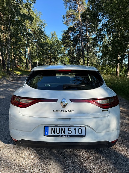 Renault Megane IV 2 of 5
