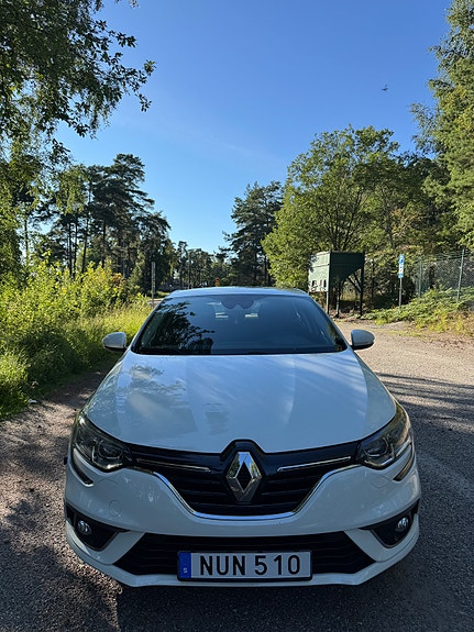 Renault Megane IV 4 of 5