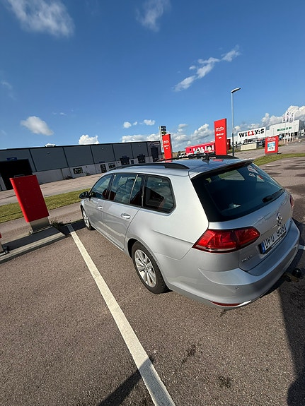 Volkswagen Golf Sportsvan 2 of 4